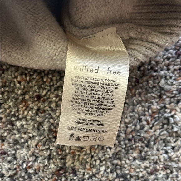 Wilfred Light Gray Turtleneck Sweater - Picture 4 of 5